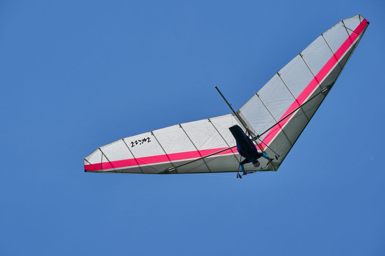 Entrainement de parapente sur le Mont Poupet près de Salins les